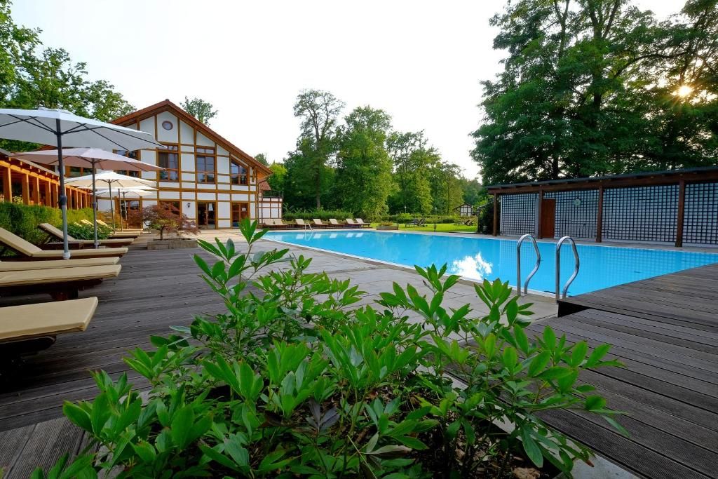 aussenpool-gut-kloerstermuehle.jpg